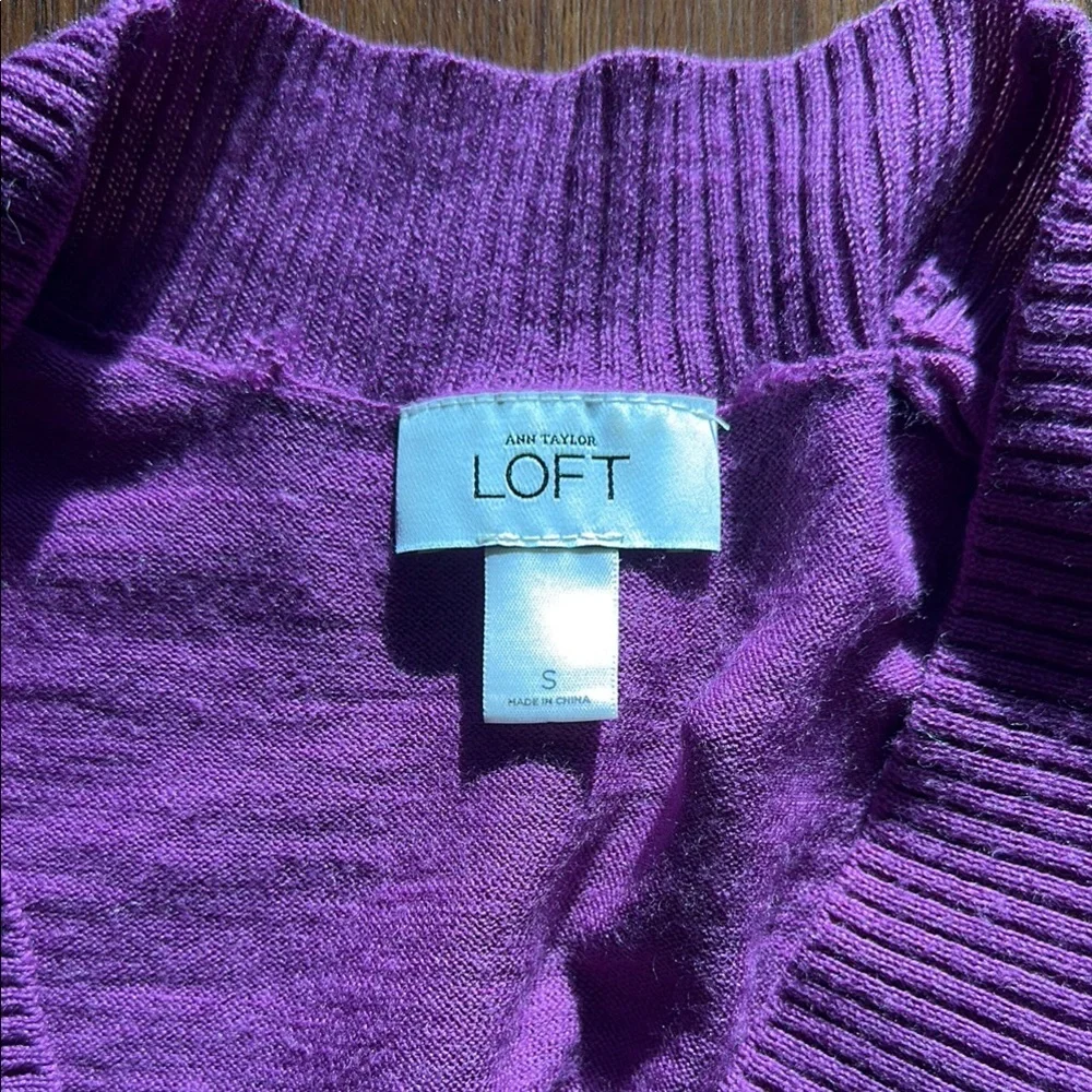 🟪🟪EUC LOFT Purple V-Neck Cardigan with Tiny Hip Pockets🟪🟪